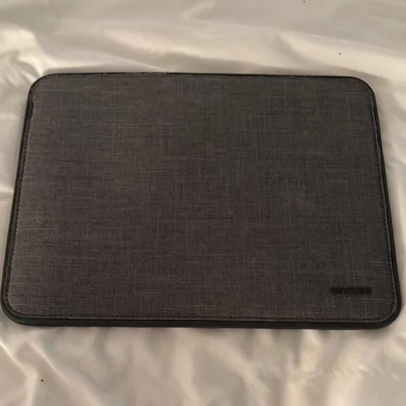 Incase Gray Minimalist Tablet Sleeve