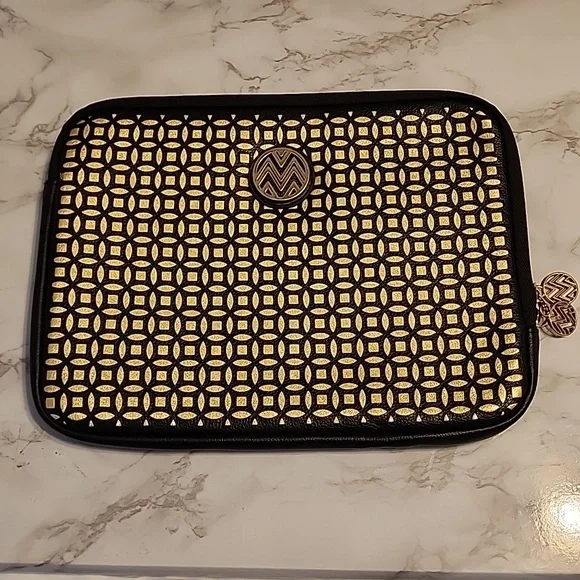 Fashionation duchess black and gold 10.2