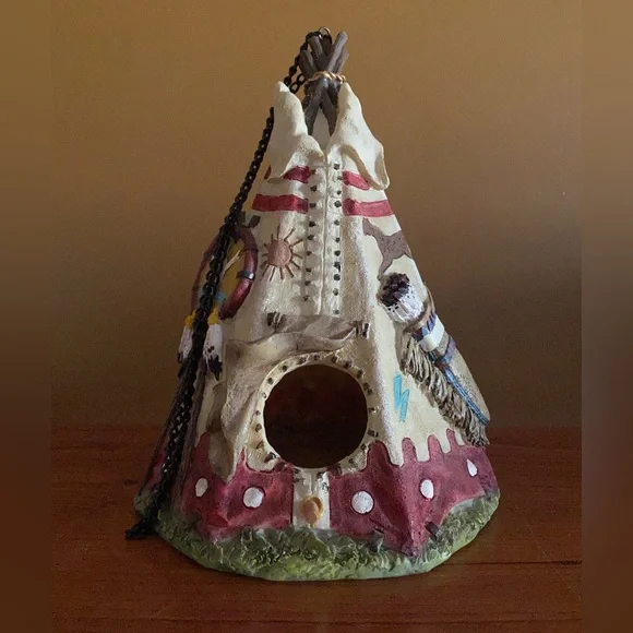 Teepee birdhouse