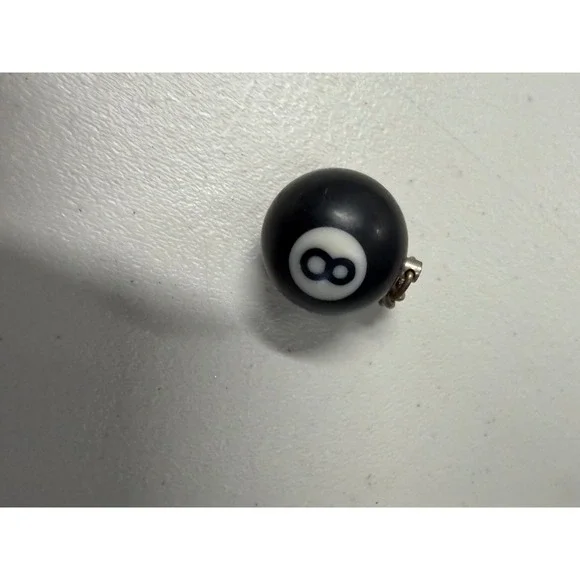 Vintage Style 8 Ball Keychain Black Pool Ball Novelty Key Ring Accessory