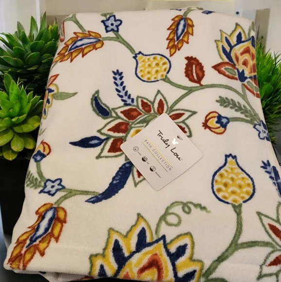 Truly Lou S/2 BathTowels Elegant Multicolored Floral Jacobean 100% Cotton