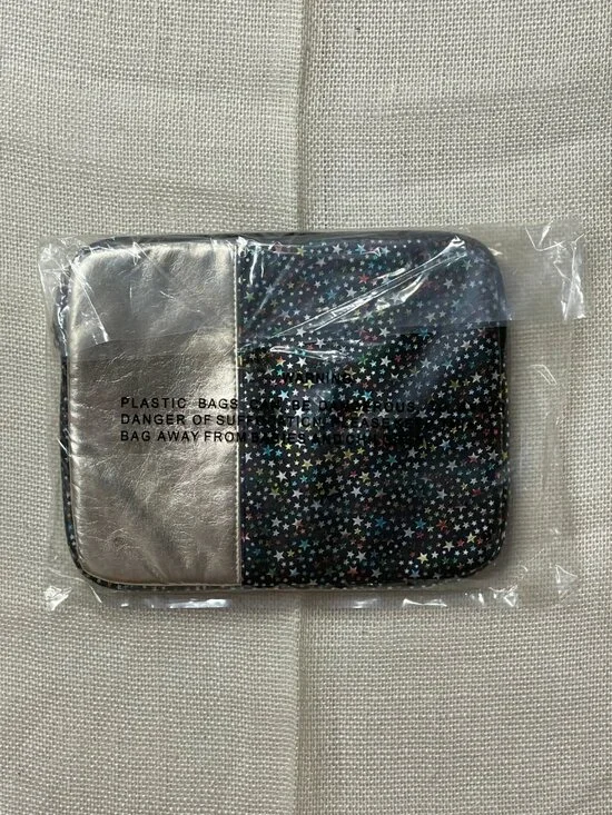 Urban Outfitters - 10