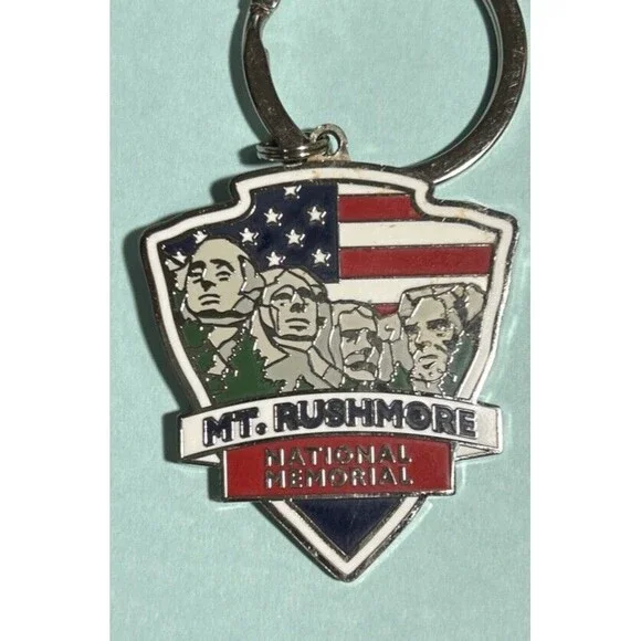 Mount Rushmore Keychain Keyring Travel Vacation Shrine of Democracy Monument