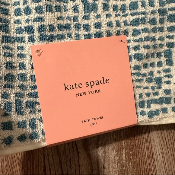 Kate Spade New York Spots Bath Towel, 28x54 inch, Niagara