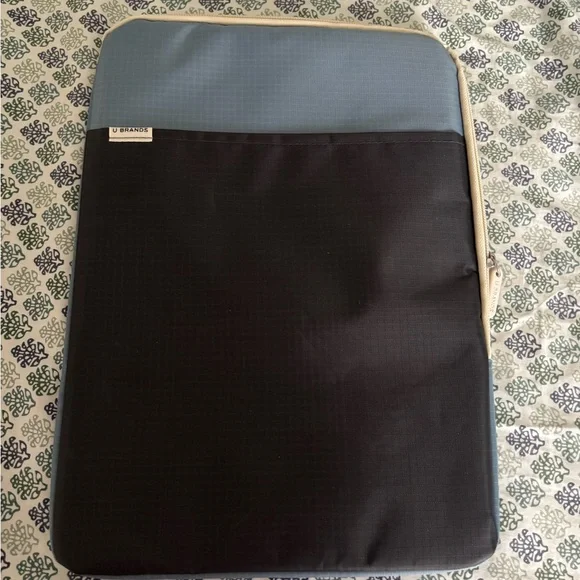 New without tag laptop sleeve
