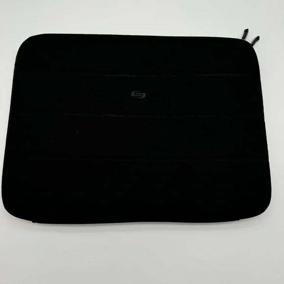 Solo New York Bond Neoprene Laptop Sleeve – Lightweight & Padded