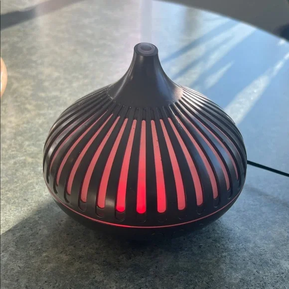 Black and Red Aromatherapy Diffuser