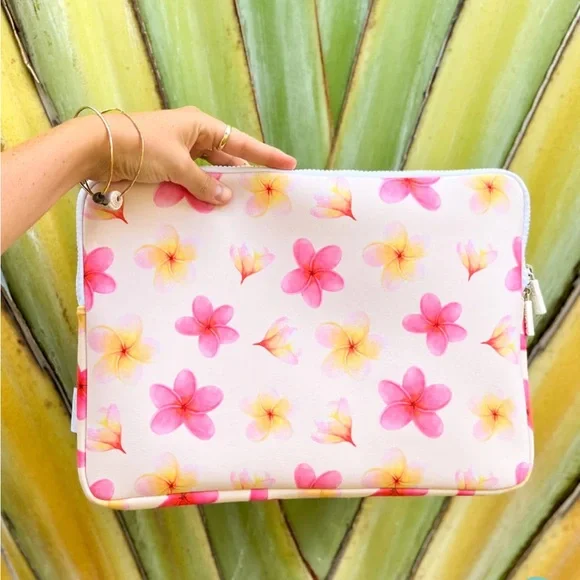 SoHa Living 15.5in Plumerias On Yellow Laptop Case EUC