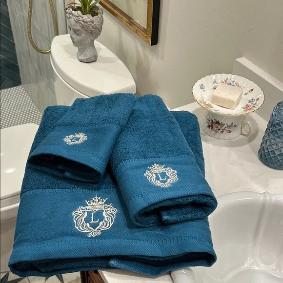 New 100% Cotton Luxurious Blue Embroidered Bath Towel Set