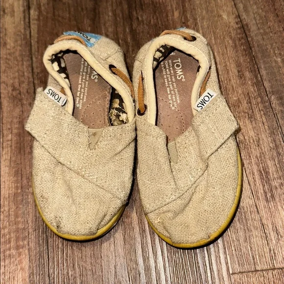 Toms‎ kids shoes size 5 toddler