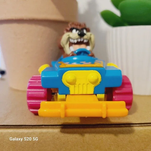 Tasmanian Devil Looney Tunes Go Kart Keychain Toy Blue‎ Yellow Pink Wheels