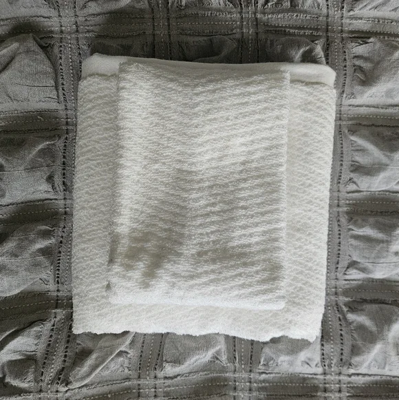 NWOT 2pc Bamboo Bath & Hand Towel Set - White
