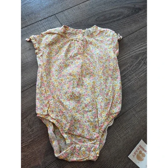 Oshkosh‎ B'gosh romper 3 mos