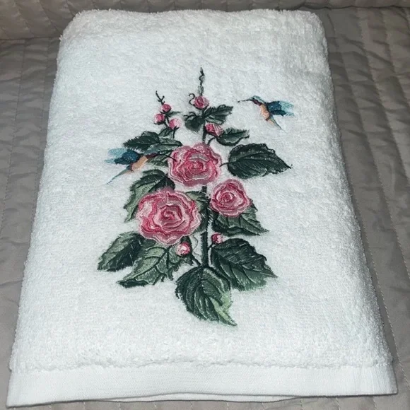 VTG Bath towel embroidered Hummingbirds Pink Roses Kathy Hatch Art ~ Taiwan NWT