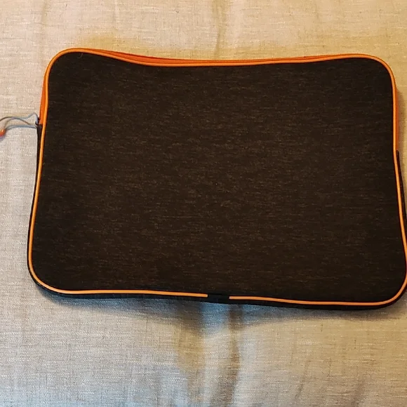 COMPUTER PROTECTOR SLEEVE FOLD