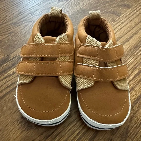 Carter’s Brown Baby Soft Sneakers, size 6-9M