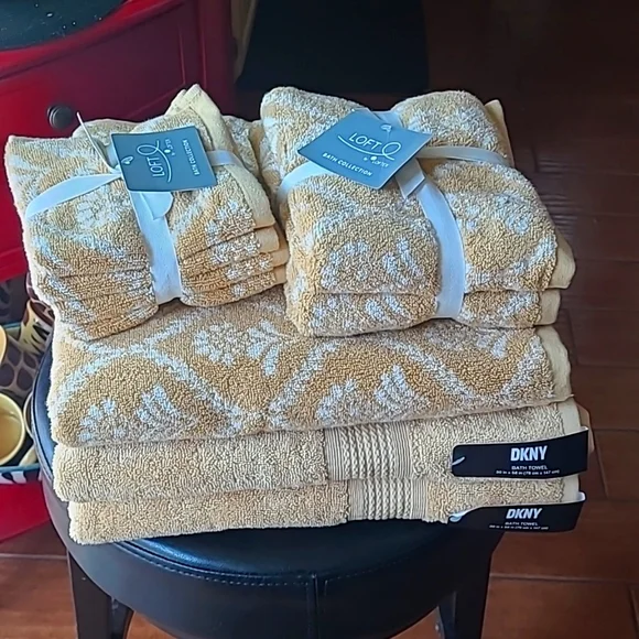 DKNY & LOFT Bath Towel Set