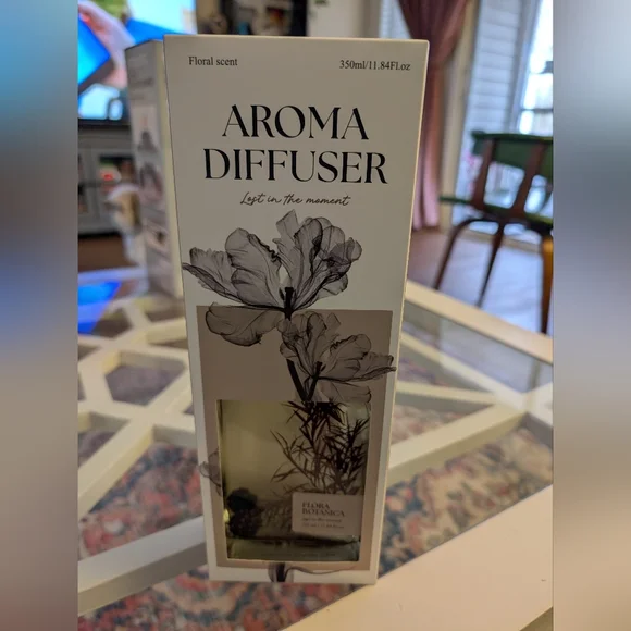 Aroma Home Floral Scent Diffuser with Black and White Design
