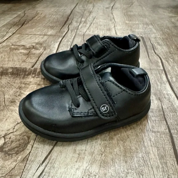Stride Rite Giles Toddler Shoes Black Stretch‎ NWOT Size 4W