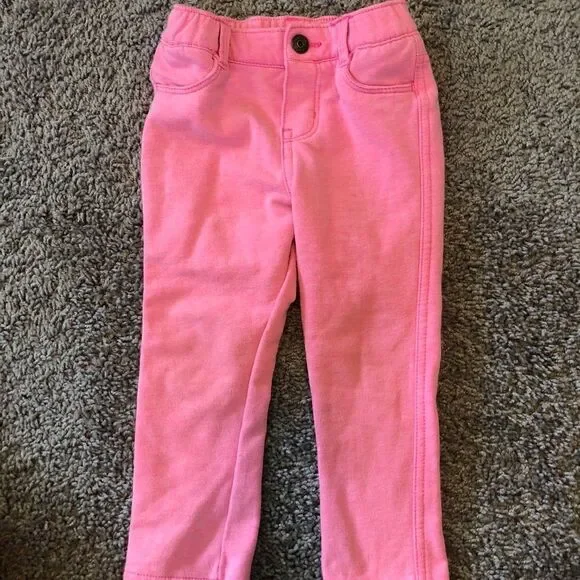 Oshkosh pants in 24mo size in GUC!