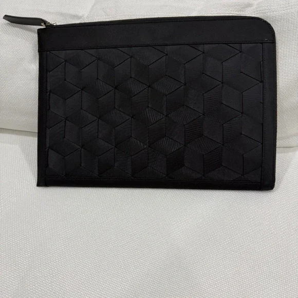 Textured Laptop Bag – Like New (15 inch)