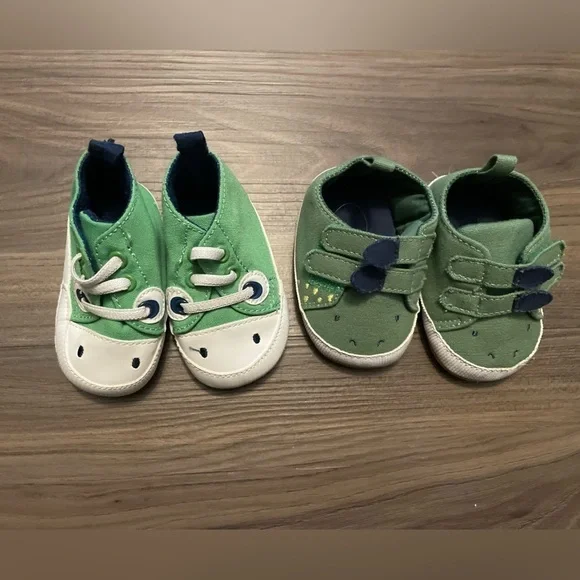Carter's Green Baby Walker Dinosaur Shoes Set size 0-3M