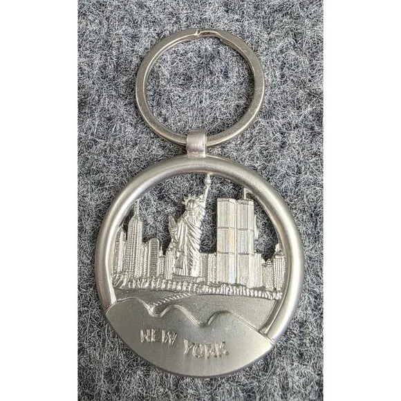 New York City Souvenir Keychain With Skyline & Statue Of Liberty Design
