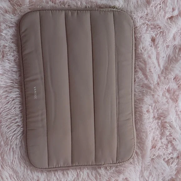 Laptop sleeve light pink