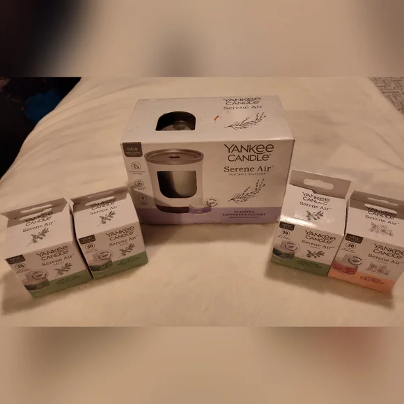 NWT! Yankee Candle Diffuser & Refills
