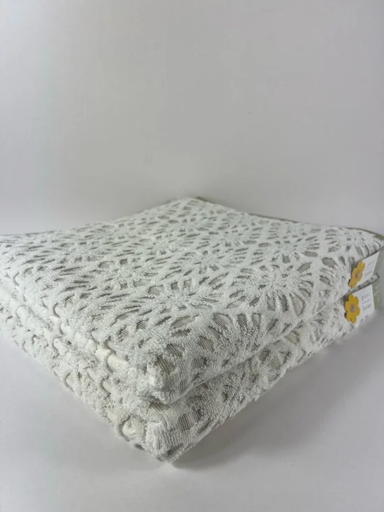 Peri Home Bath Towels White Beige Morris Star Design Soft Cotton Set of 2 NEW