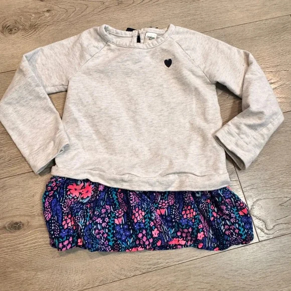 OshKosh B'gosh Girls Gray Sweatshirt Top with Floral Hem Size 4/5 Xsmall‎