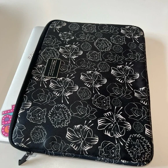 Marc By Marc Jacobs Black and White LapTop Sleeve