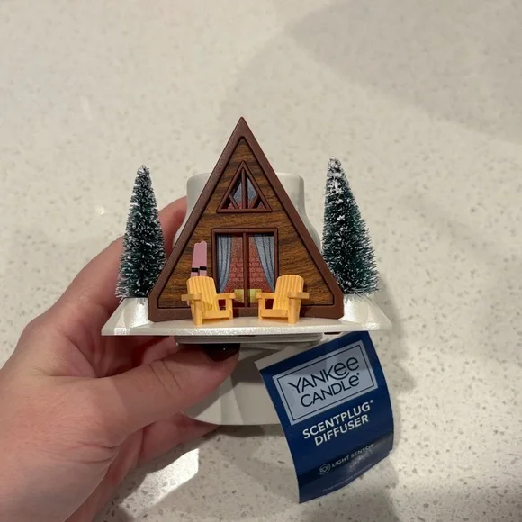 Yankee Candle ScentPlug Diffuser with a frame Brown and Green Accents