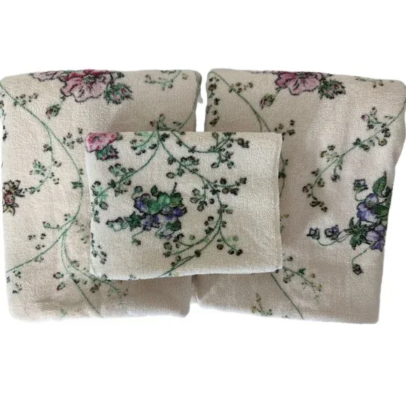 JCPenney 2 Bath Towels & 1 Hand Towel Floral Flowers Garden Chic Shabby Cottage