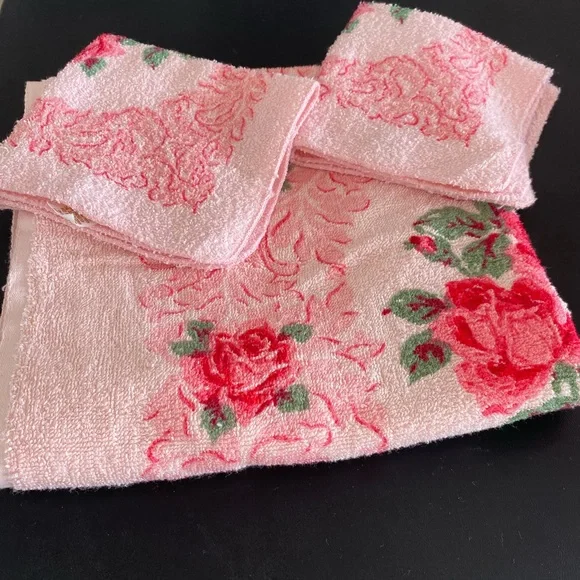 Franco Vintage Pink Floral Rose Bath Towel & Two Washcloths 🌺 Cotton