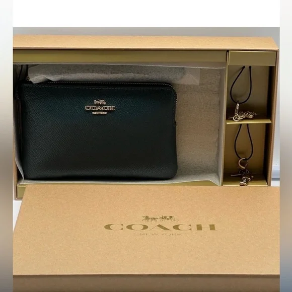 Coach Boxed Forrest Green Leather Wristlet Includes 2 Winter Charms