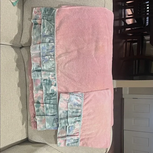 Vintage Pink Ruffled towel & washcloth Set
