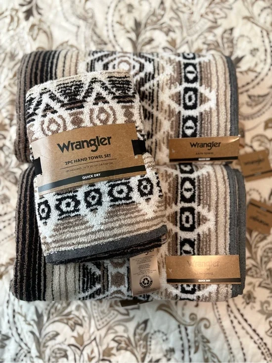 Wrangler 4-Piece Towel Set in Beige, Brown & Black NWT