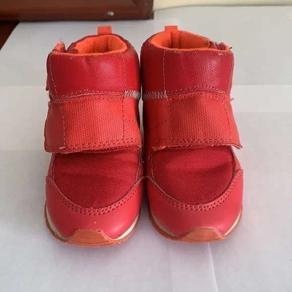 𝅺Zara| Kids Sneakers w/t adhesive strap closure- Size 22