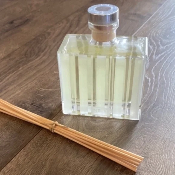NEST Fragrances Grapefruit Reed Diffuser 5.9 oz New No Box