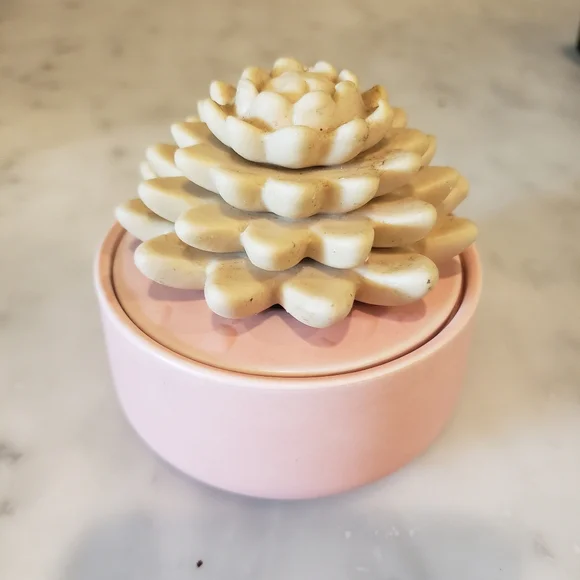 Ceramic Passive Scent Diffuser With Corded Lid