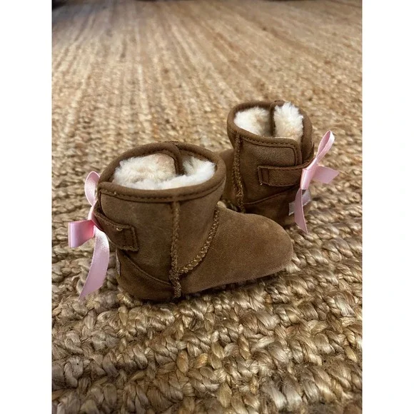 UGG Australia‎ Baby Girls Brown Sheepskin Boots Pink Bows Size 2 EU 18