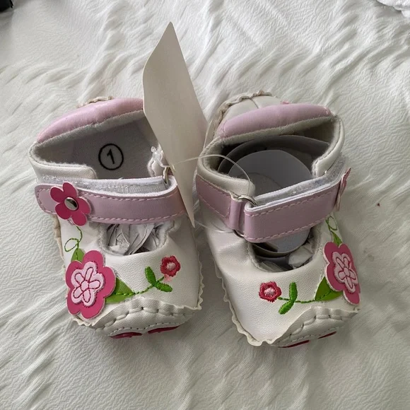 Floral Pink and White infant Shoes