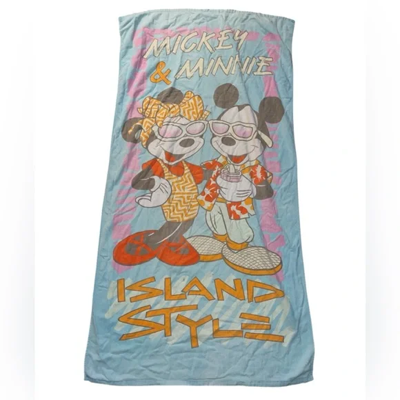 Vintage. Mickey & Minnie Island Style beach towel