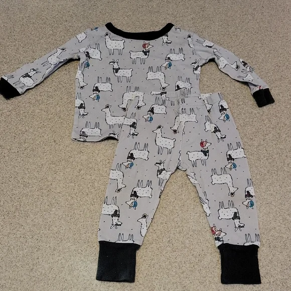 OshKosh B'gosh Pajama 2 Pc Set Gray With Llamas Size 12 Months