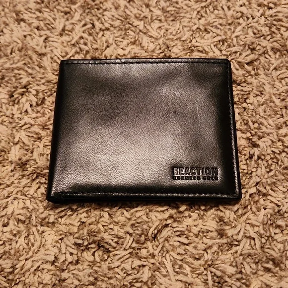 Kenneth Cole Reaction RFID Black Leather Wallet