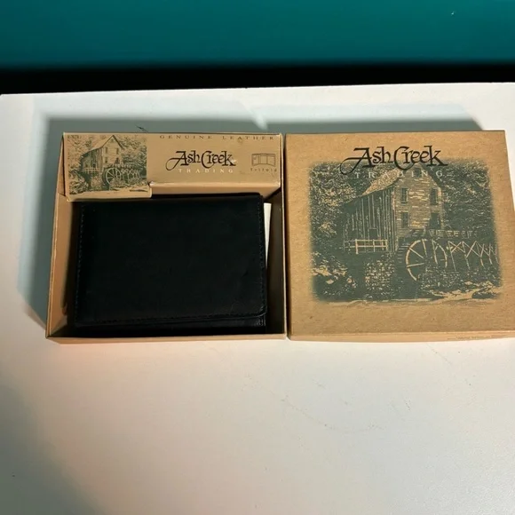 Ash Creek Black Leather Wallet Card Holder