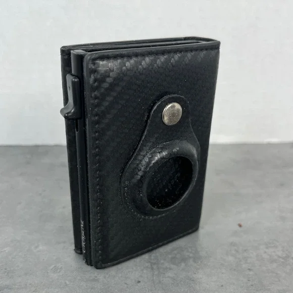 CHIGLN Mens Black Carbon Fiber RFID Blocking Wallet with AirTag‎ Holder