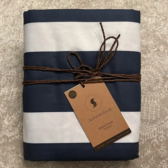 Brand New Microfiber Beach Towel Sandfree Quick Dry Blue White Stripes Vacation