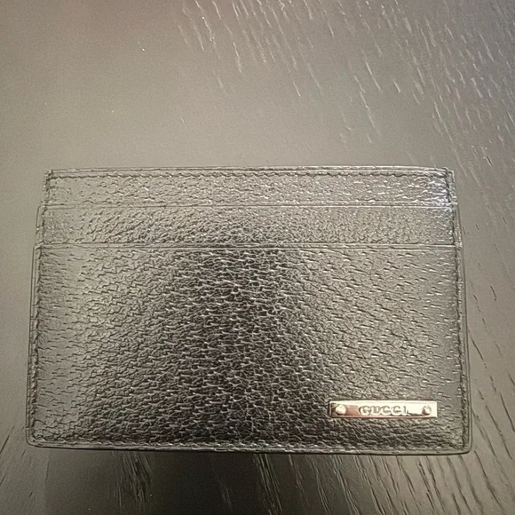Store display excellent condition like new Gucci Black Card Holder with box